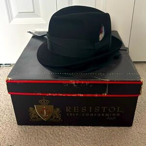 Black Resistol “Self Conforming” vintage fedora, size 7 still in box